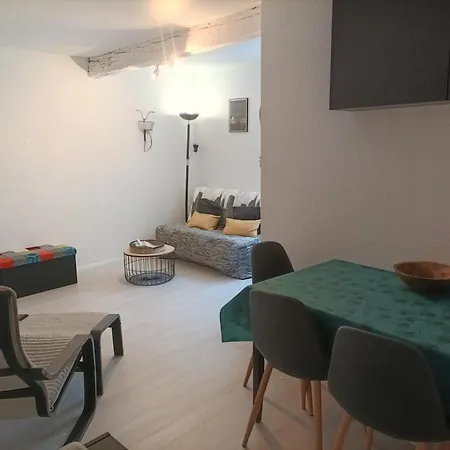 Camille, Quiet, Historic Center Of La Rochelle (Charente-Maritime)