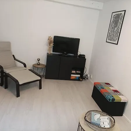 Camille, Quiet, Historic Center Of * La Rochelle (Charente-Maritime)